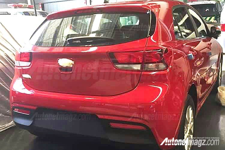 45243-2017_kia_rio_indonesia_spied_3.jpg