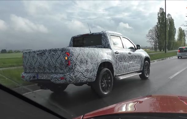 45471-2017_mercedes_benz_x-class_spied_1.jpg