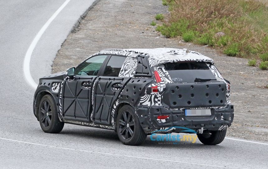 45615-2018_volvo_xc40_spied_10.jpg