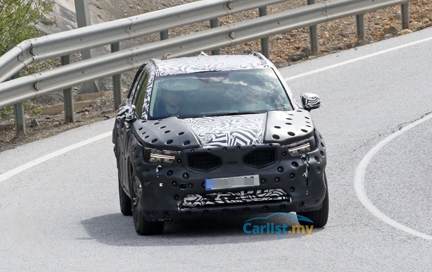 45615-2018_volvo_xc40_spied_3.jpg