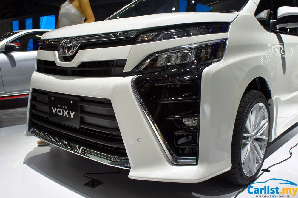 Toyota voxy сколько мест