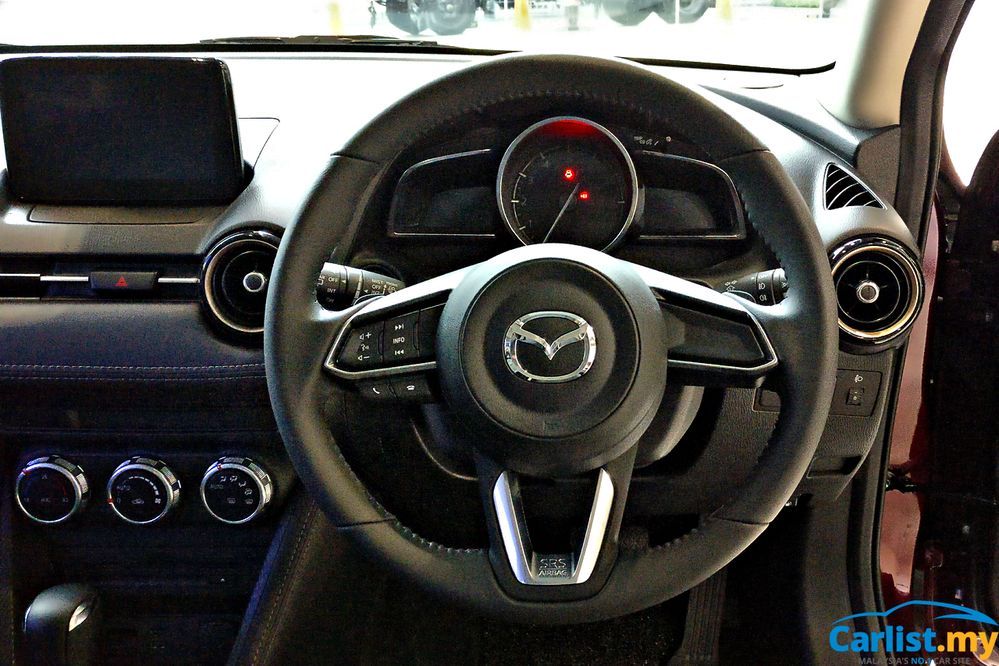 47018-2017_mazda_2_gvc_11.jpg