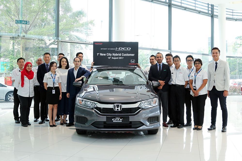 47620-honda_city_hybrid_handover_4.jpg