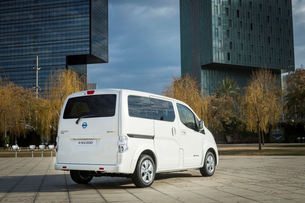 47624-426205635_nissan_world_premiere_of_new_longer_range_e_nv200_van.jpg