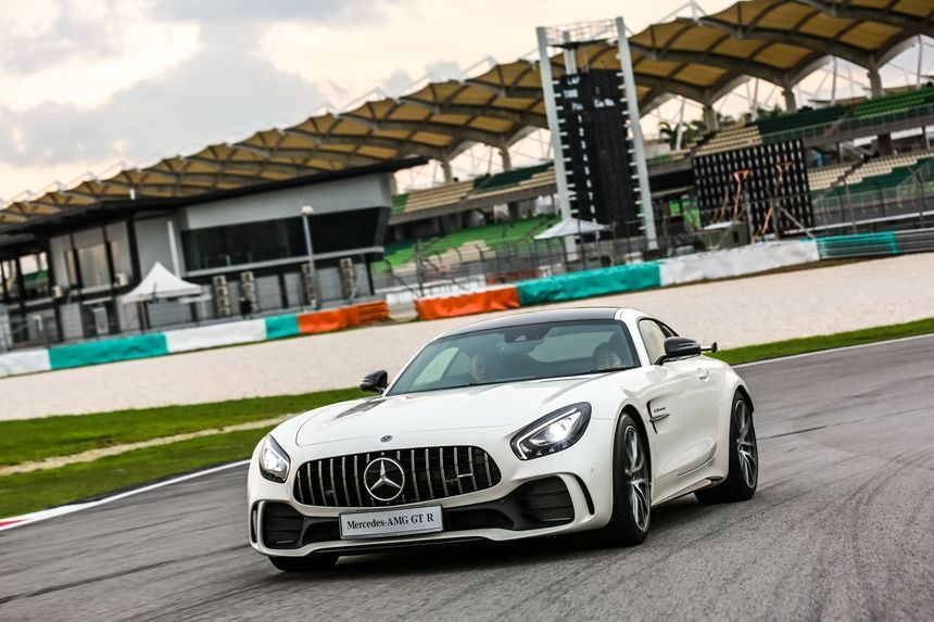 48124-gallerymercedes-amg_gt_r_2.jpg