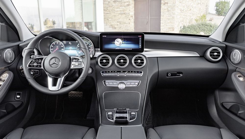 49572-mb-cclass-2018-interior1.jpg