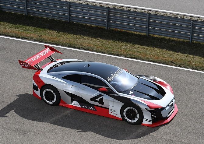 50495-audi_e-tron_vision_gran_turismo_1.jpg