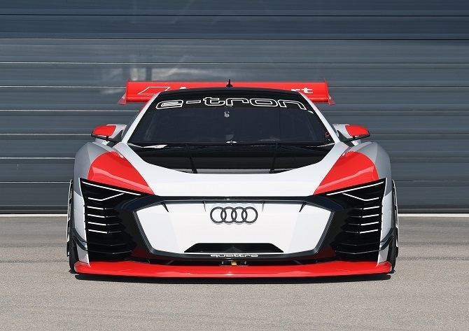 50495-audi_e-tron_vision_gran_turismo_5.jpg