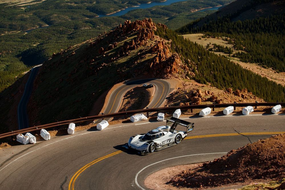 51366-romain_dumas_f_volkswagen_i.d._r_pikes_peak-large-8488.jpg