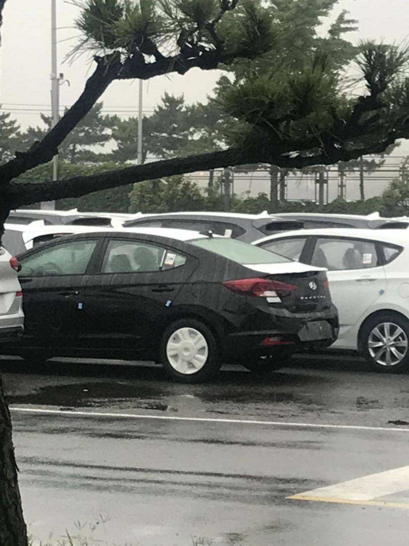 51535-hyundai_elantra_facelift_spied_2.jpg