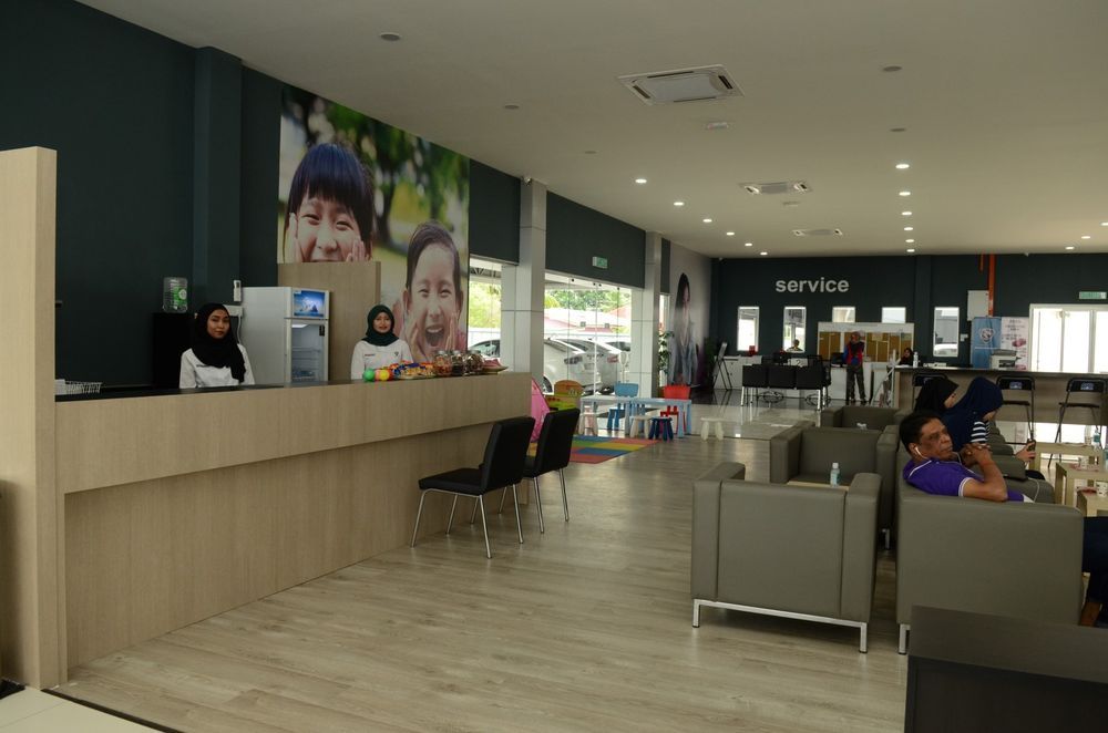 51580-customer_lounge_area.jpg