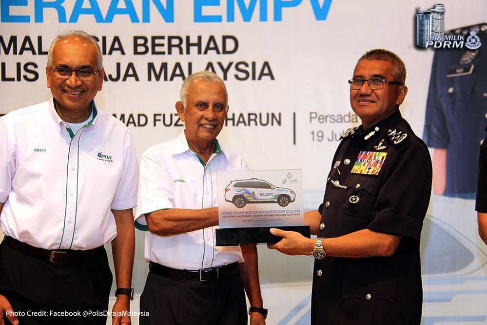 51703-pdrm_plus_mitsubishi_outlander_handover_1.jpg