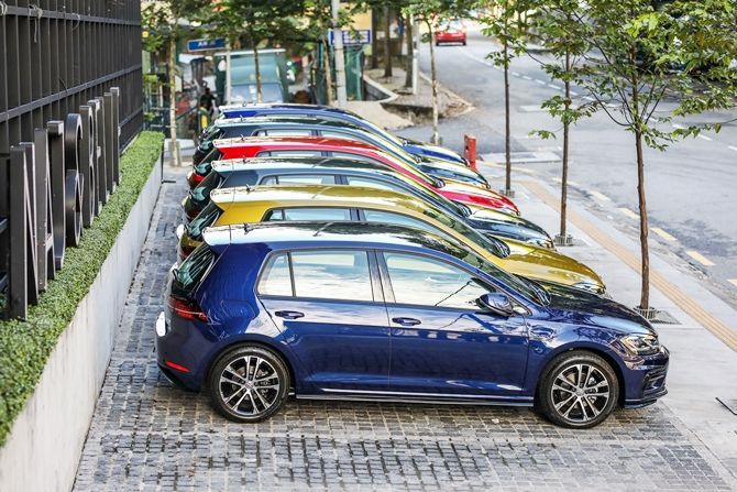 52013-body_volkswagen_golf_family_drive_2.jpg