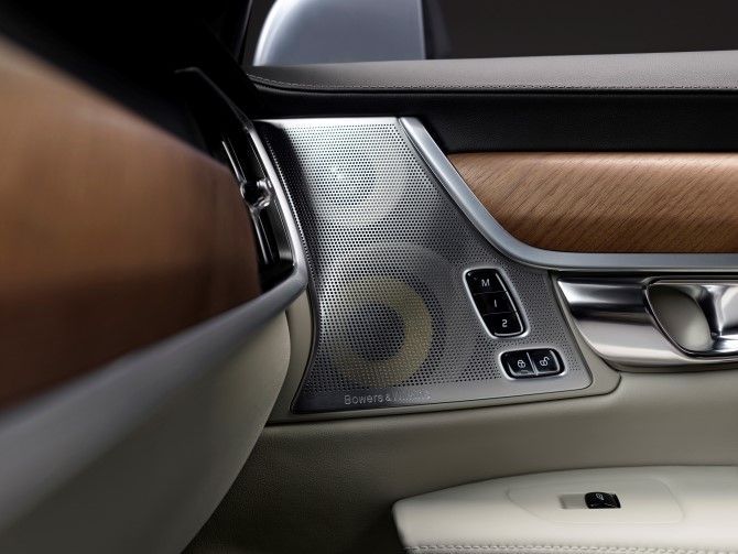 52507-170134_interior_bowers_and_wilkins_door_speakers_volvo_s90_1.jpg