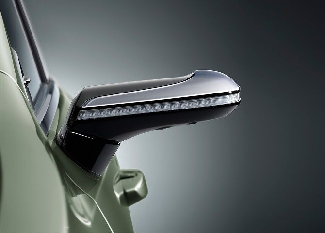 52537-lexus_es_digital_mirrors_5.jpg