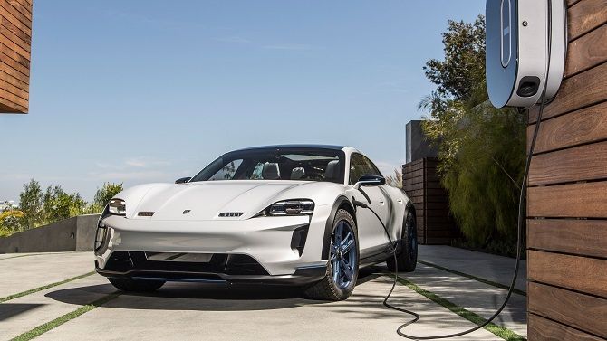 53136-porsche_mission_e_wagon_1.jpg