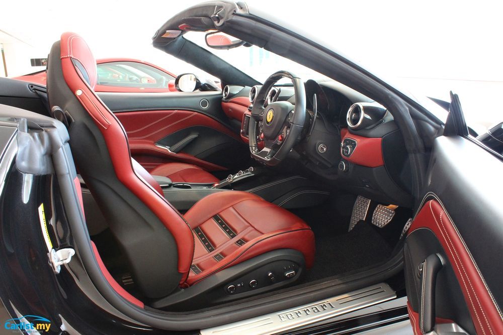 53179-ferrari-approved-californiat-interior.jpg