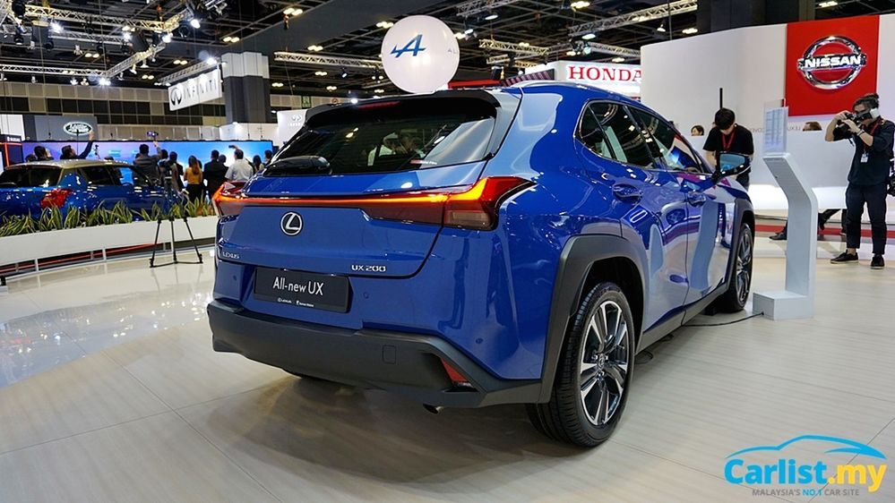 54185-lexus_ux_sg19_gal_10.jpg