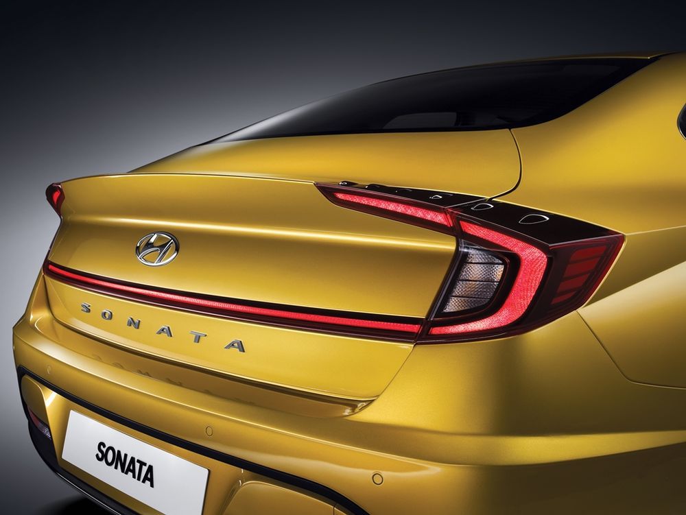 54966-hyundai-sonata-2020-rear-zoom.jpg