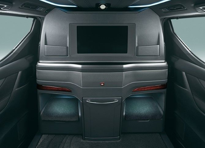 55322-carlineup_alphard_customize_royallounge_pic_16.jpg