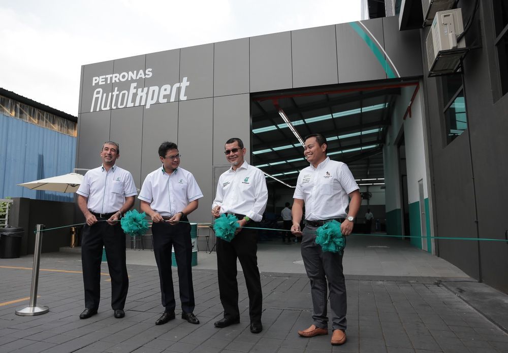 Malaysia’s First Petronas AutoExpert Centre Opens In Shah Alam  Auto