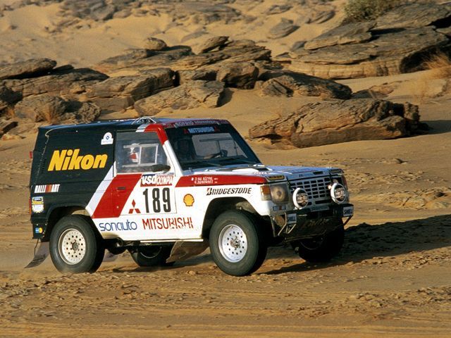 55671-mitsubishi_pajero_rally_car_1.jpg