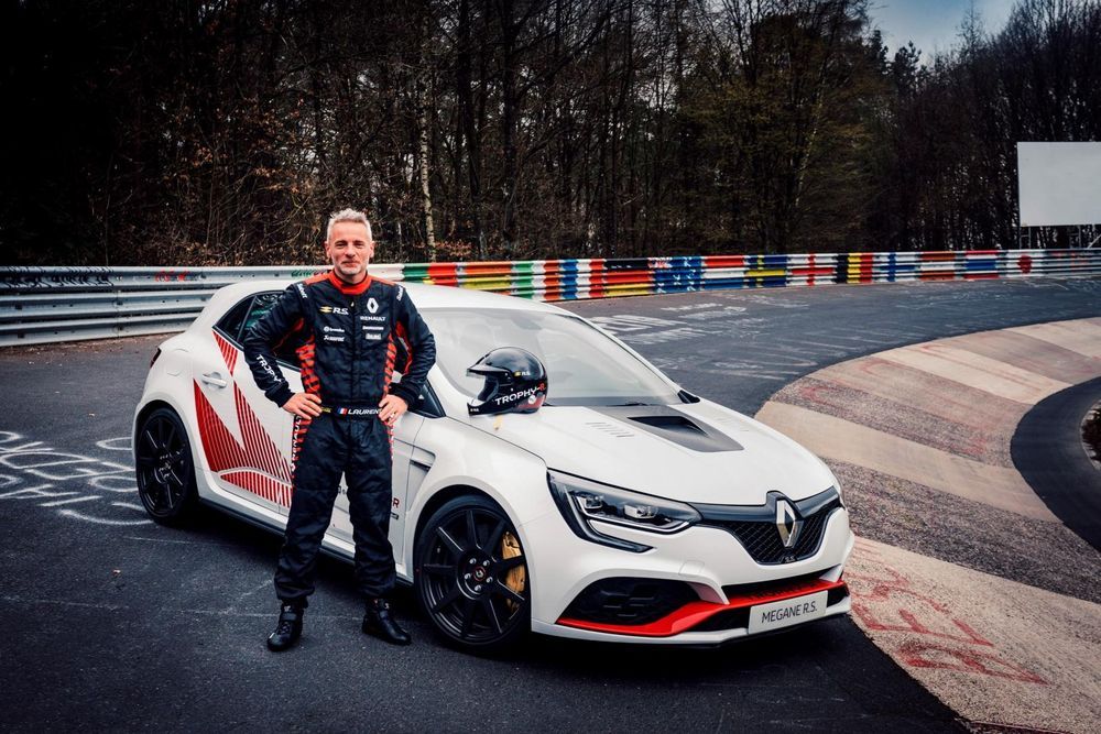 56036-21226037_2019_-_renault_m_gane_r_s_trophy-r_record_at_the_n_rburgring.jpg