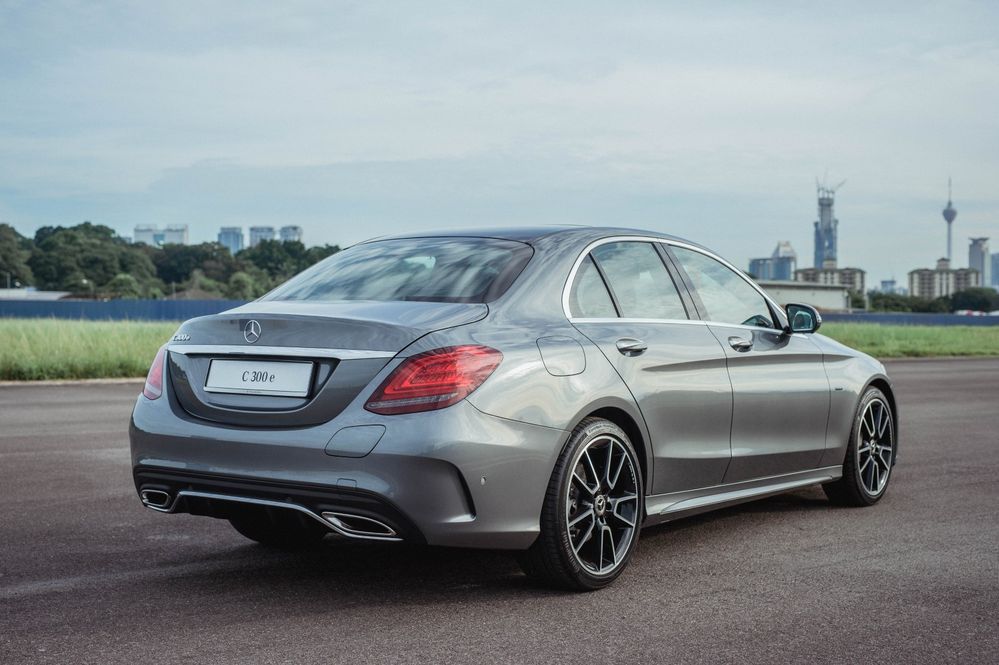 Mercedes-Benz C300e Previewed – 320 hp, 0-100 in 5.4 Seconds, Electric ...