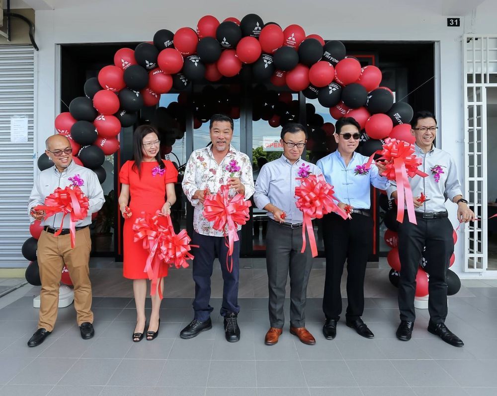 56381-management_team_of_mmm_and_ap_during_the_ribbon_cutting_ceremony.jpg