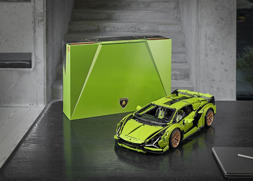 Lamborghini Sian display with the box