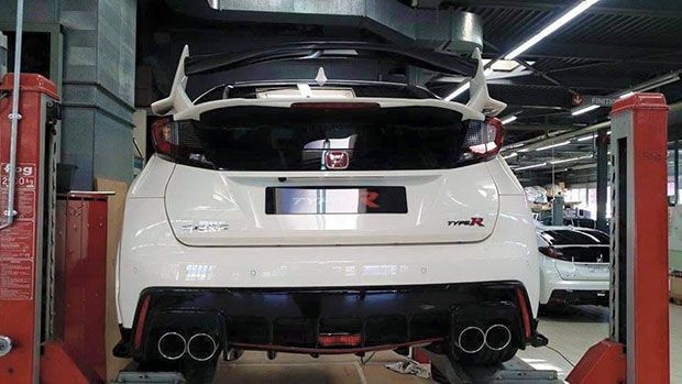 7671-2015-honda-civic-type-r-leaked-1.jpg