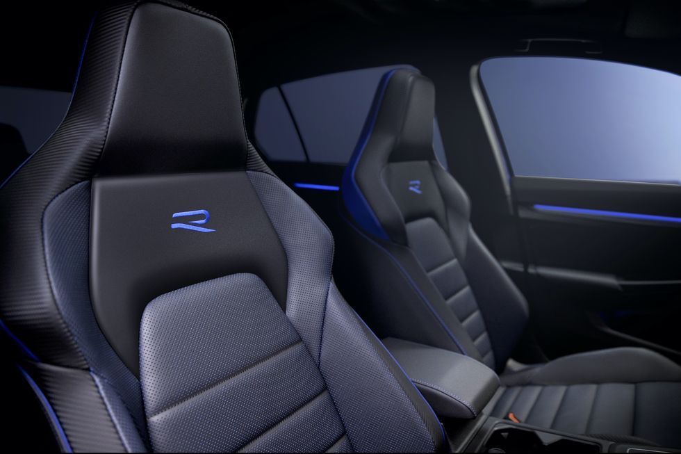 2022 Volkswagen Golf R seats