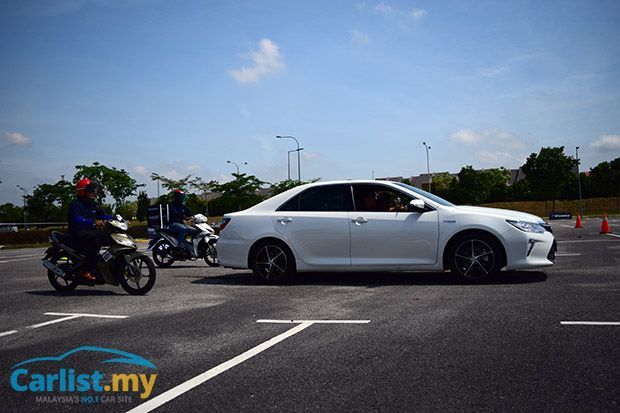 9649-2015-toyota-camry-first-impressions-4.jpg