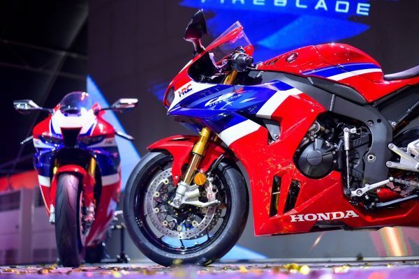 New CBR1000RR-R Fireblade SP 2024 ด้านหน้า