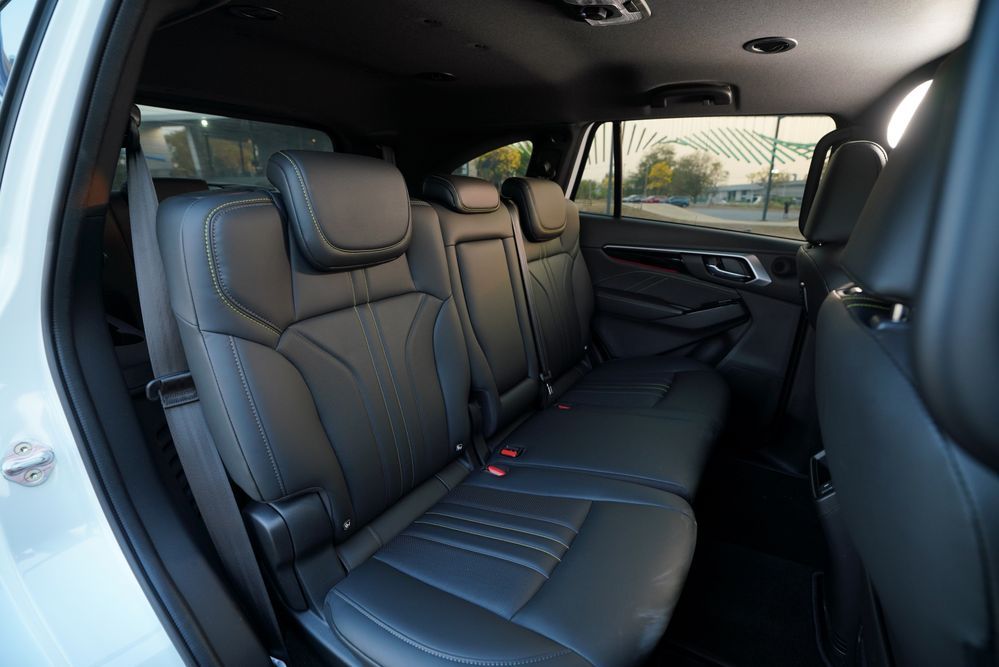 MU-X 2.2 Ddi MAXFORCE RS เบาะโดยสารตอนหลัง