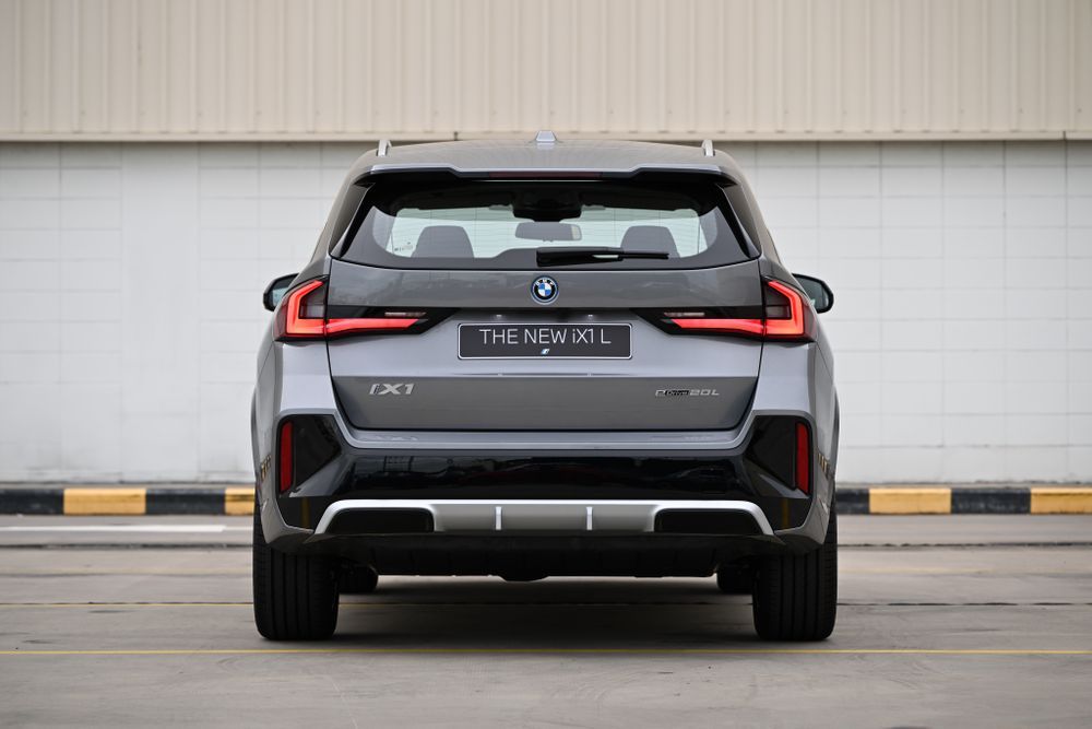 BMW iX1 L