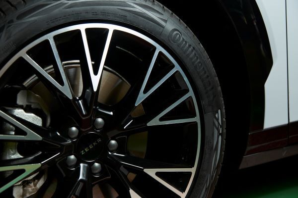 ขนส่งทางบก ยางคอนติเนนทอลและ ZEEKR แนะเทคนิคเตรียมพร้อมรถ EV 2568
