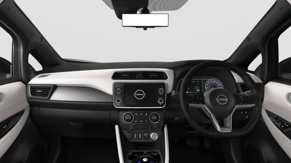 Nissan Leaf 2023 white interior