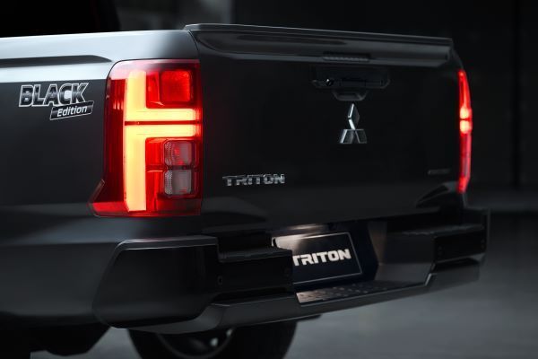 Mitsubishi Triton Black Edition 2024 ไฟท้าย