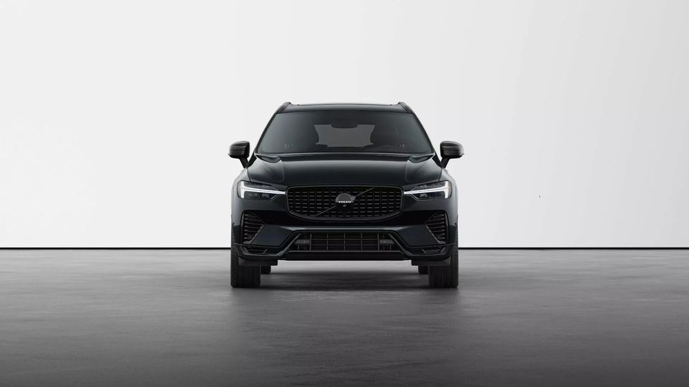 Volvo XC60 Black Edition Exterior 2