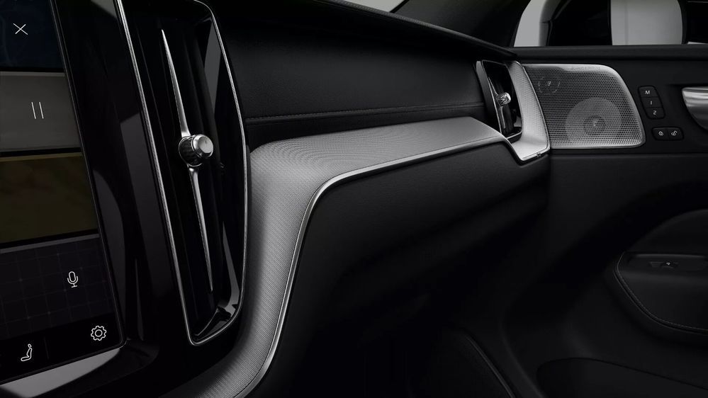 Volvo XC60 Black Edition Interior 2