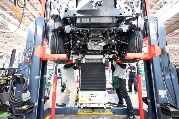 เจาะลึกอาณาจักรบ้านโพธิ์! ไลน์ผลิต Multi-Pathway ปั้น Land Cruiser FJ - Hilux Travo-e 2026 7