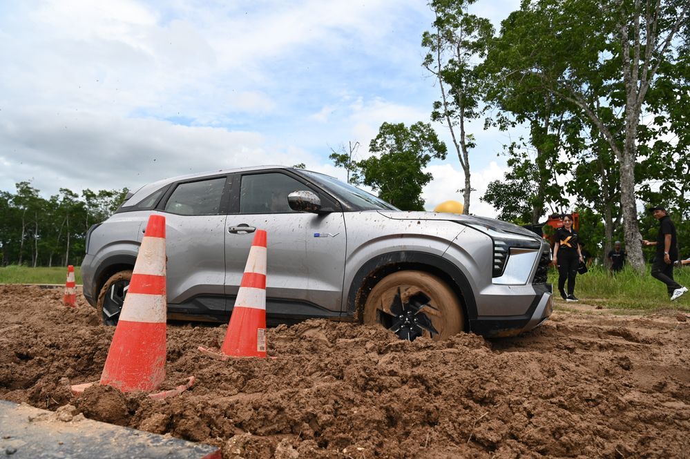 Mitsubishi XForce HEV 