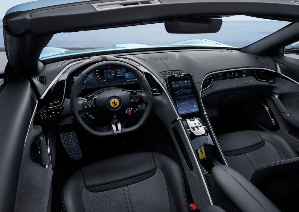 Ferrari Roma Spider ภายใน