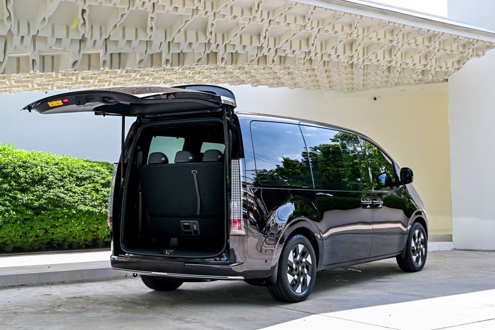 Hyundai new STARIA Hybrid ดีไซน์ด้านท้าย