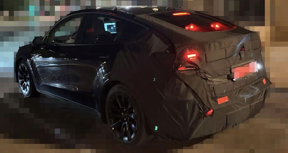 Tesla Model Y Refresh Spyshot