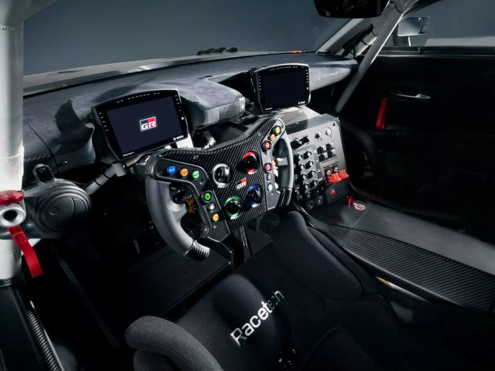 Toyota GR GT3 ภายในห้องโดยสาร