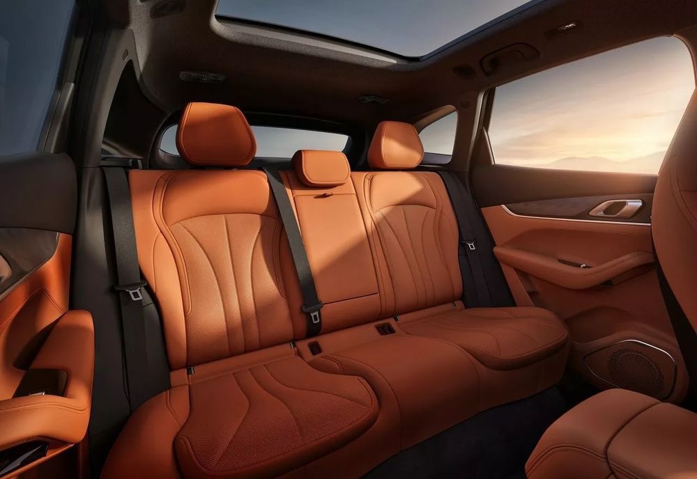 Geely Galaxy M7 PHEV เบาะโดยสารตอนหลัง