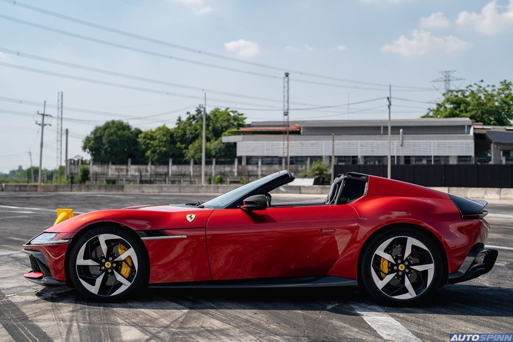 ทดลองขับ Ferrari 12Cilindri Spider