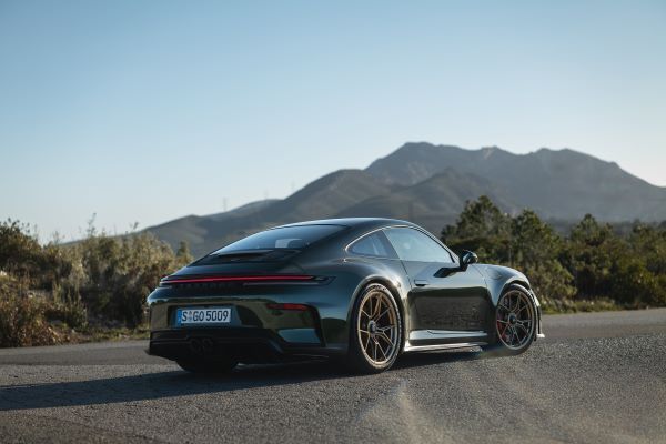 911 GT3 with Touring Package 2